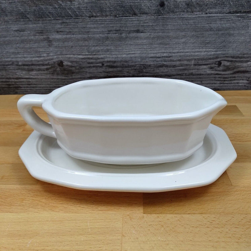 Load image into Gallery viewer, Pfaltzgraff Heritage white Gravy Boat and Under Plate Dinnerware

