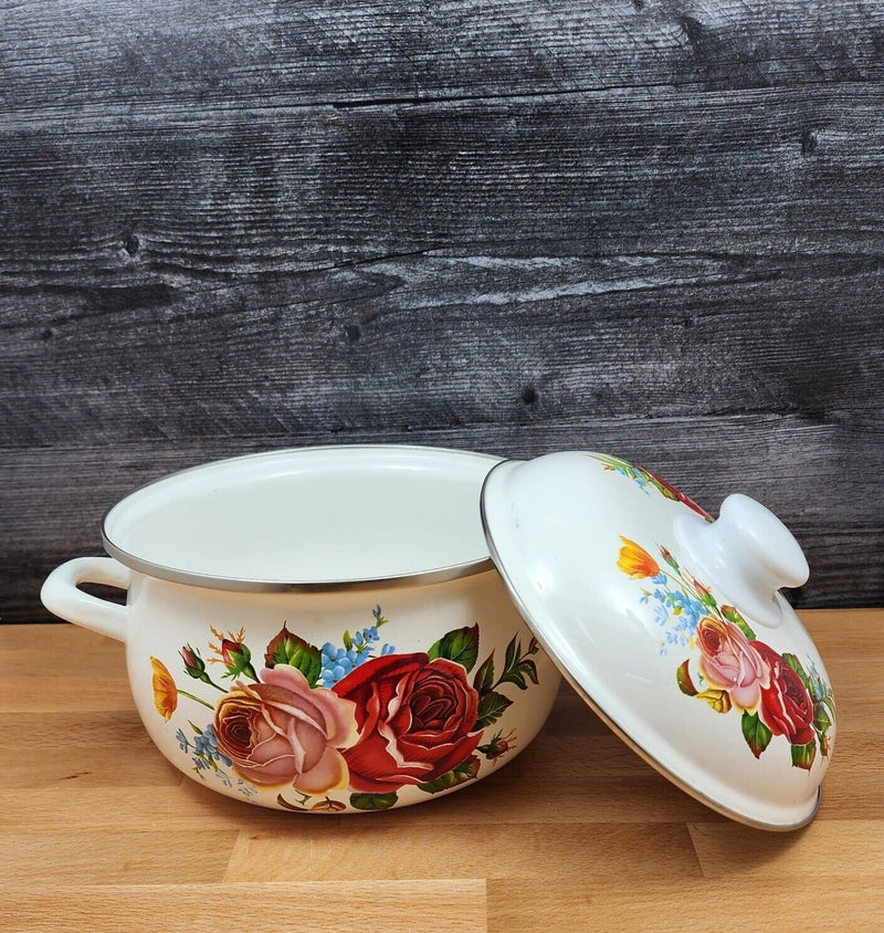 Load image into Gallery viewer, Enamel Coated Baking Casserole Pot With Cover White Roses Floral Design 4.22 Qt
