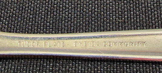 Oneida Community Set of 5 Teaspoons Friendship Medality Tudor Plate