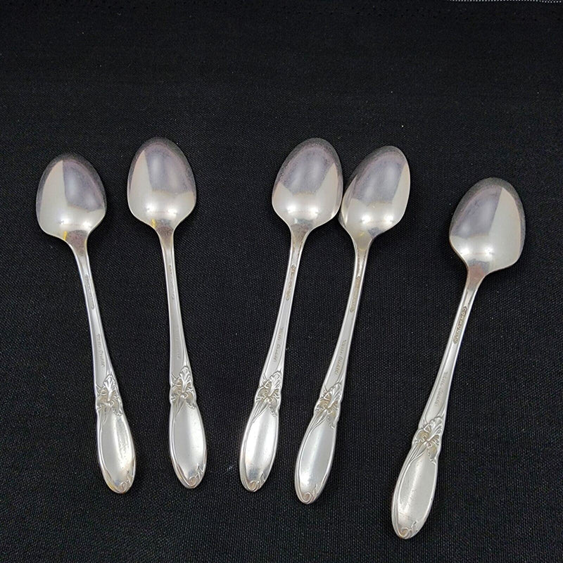 Load image into Gallery viewer, Oneida Community 1953 White Orchid Set of 5 Silverplate Dinner Spoons
