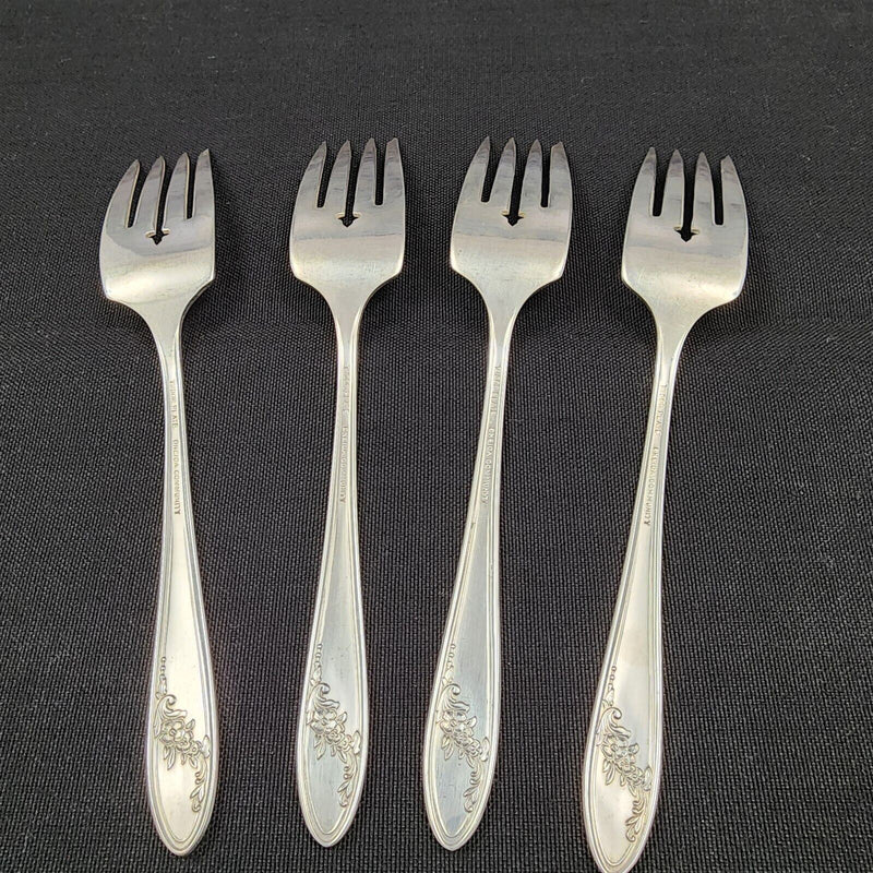 Load image into Gallery viewer, Oneida Queen Bess II Set of 4 Silverplated Salad Forks 1946
