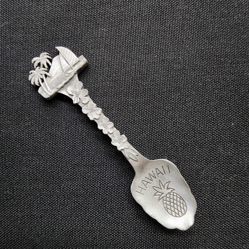 Load image into Gallery viewer, Hawaii State Collector Souvenir Spoon 3 3/4in
