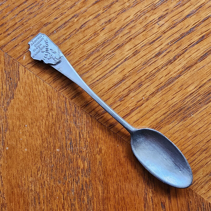 Load image into Gallery viewer, Illinois State Land of Lincoln Collector Souvenir Spoon 4.25 in Pewter
