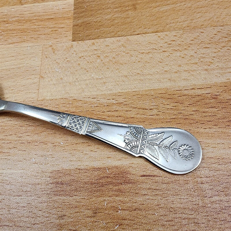 Load image into Gallery viewer, Shefield Plate Sunflower Design Set of 2 Spoon Silverplated Flatware 6 in (15cm)
