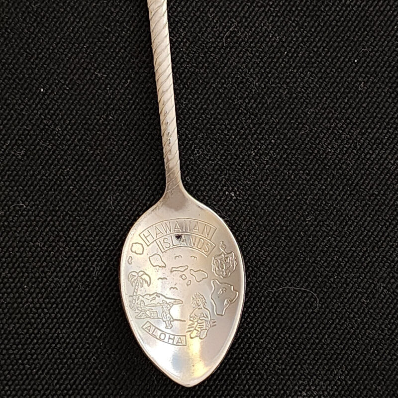Load image into Gallery viewer, Hawaii State Collector Souvenir Spoon with Pineapple 3.5in Engraved with Islands
