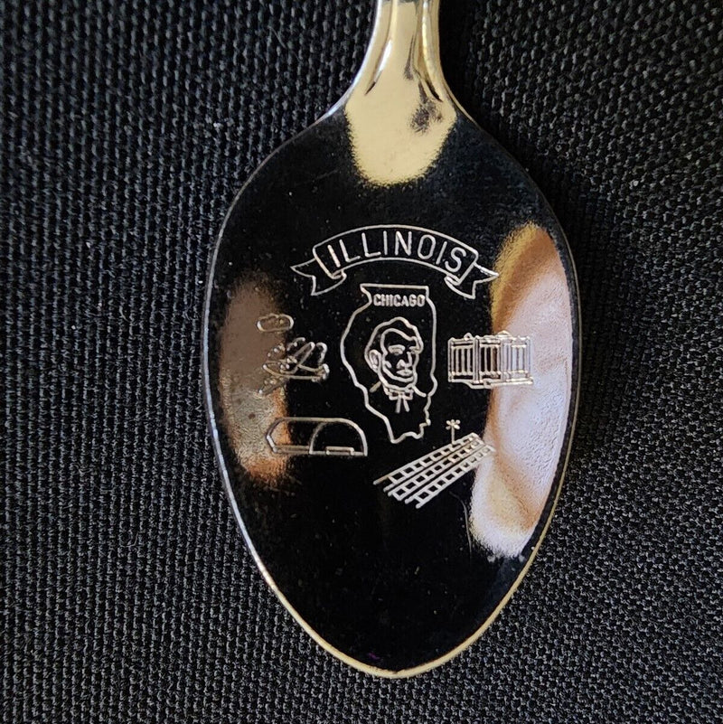 Load image into Gallery viewer, Illinois State Collector Souvenir Spoon 4.5 inch with Red Cardinal
