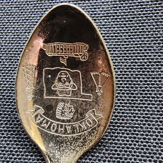 Woolaroc Oklahoma Collector Souvenir Spoon 4.5" (11cm) with Indian Dangler