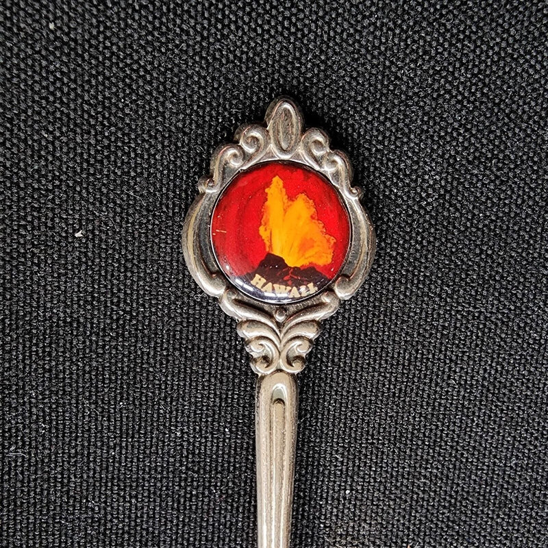 Load image into Gallery viewer, Hawaii State Collector Souvenir Spoon 4.5&quot; with Kilauea Volcano Erupting
