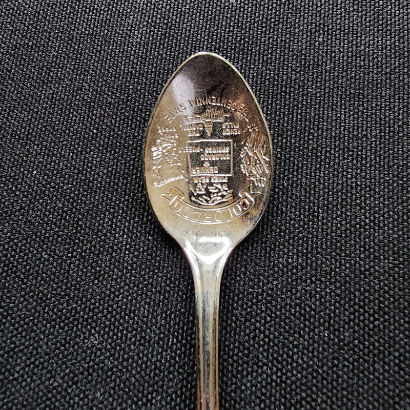 Load image into Gallery viewer, Winter Park Collector Souvenir Spoon 4.5&quot; (11cm) with Down Hill Skier Dangler
