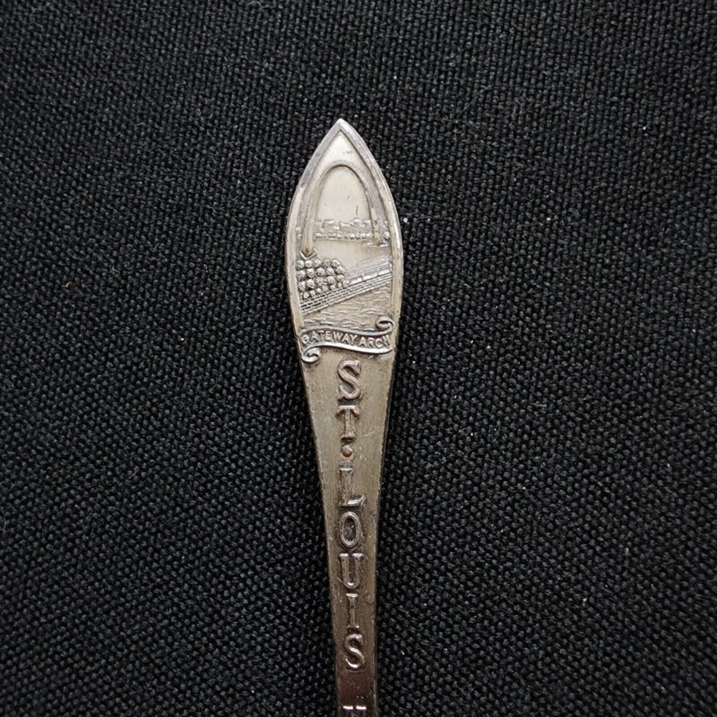 Load image into Gallery viewer, Gateway Arch St Louis Mo Collector Souvenir Spoon 4.25&quot; (11cm)
