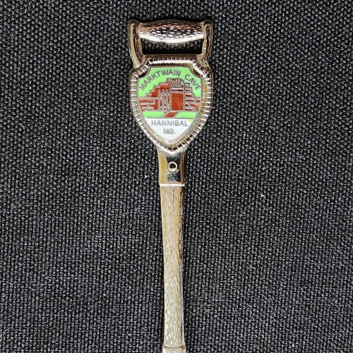 Mark Twain Cave Hannibal Mo Collector Souvenir Spoon 4.25