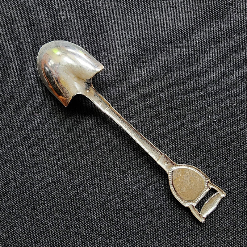 Load image into Gallery viewer, Mark Twain Cave Hannibal Mo Collector Souvenir Spoon 4.25&quot; (11cm) 1980
