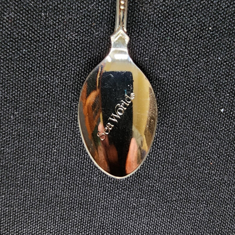 Load image into Gallery viewer, Sea World Orlando Florida Collector Souvenir Spoon 4.5&quot; (11cm) 1985
