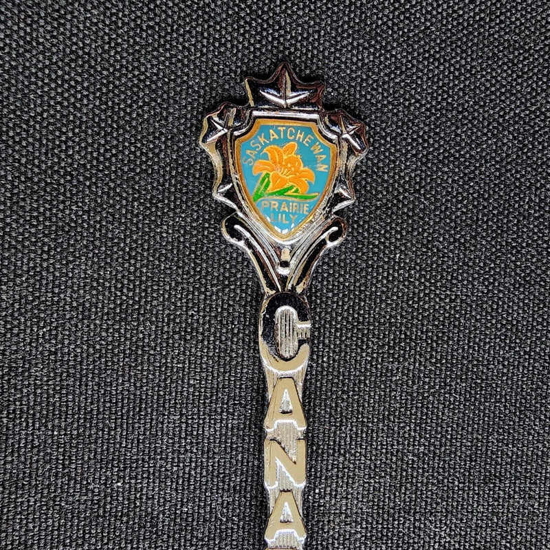 Load image into Gallery viewer, Saskatchewan Canada Prairie Lily Collector Souvenir Spoon 4.5&quot; (11cm)
