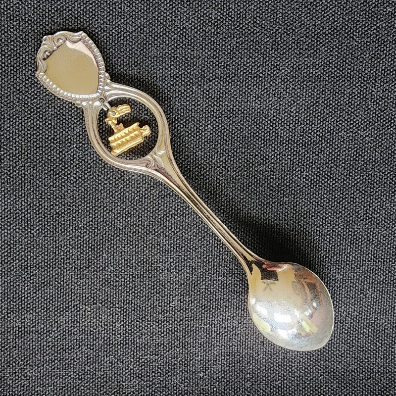 Load image into Gallery viewer, Mark Twain Hannibal Missouri Collector Souvenir Spoon 4.5&quot; w/ Steam Boat Dangler
